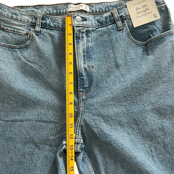 Abercrombie & Fitch The 90s Slim Straight Jeans Light Wash 18 Short NWT - Picture 7 of 8